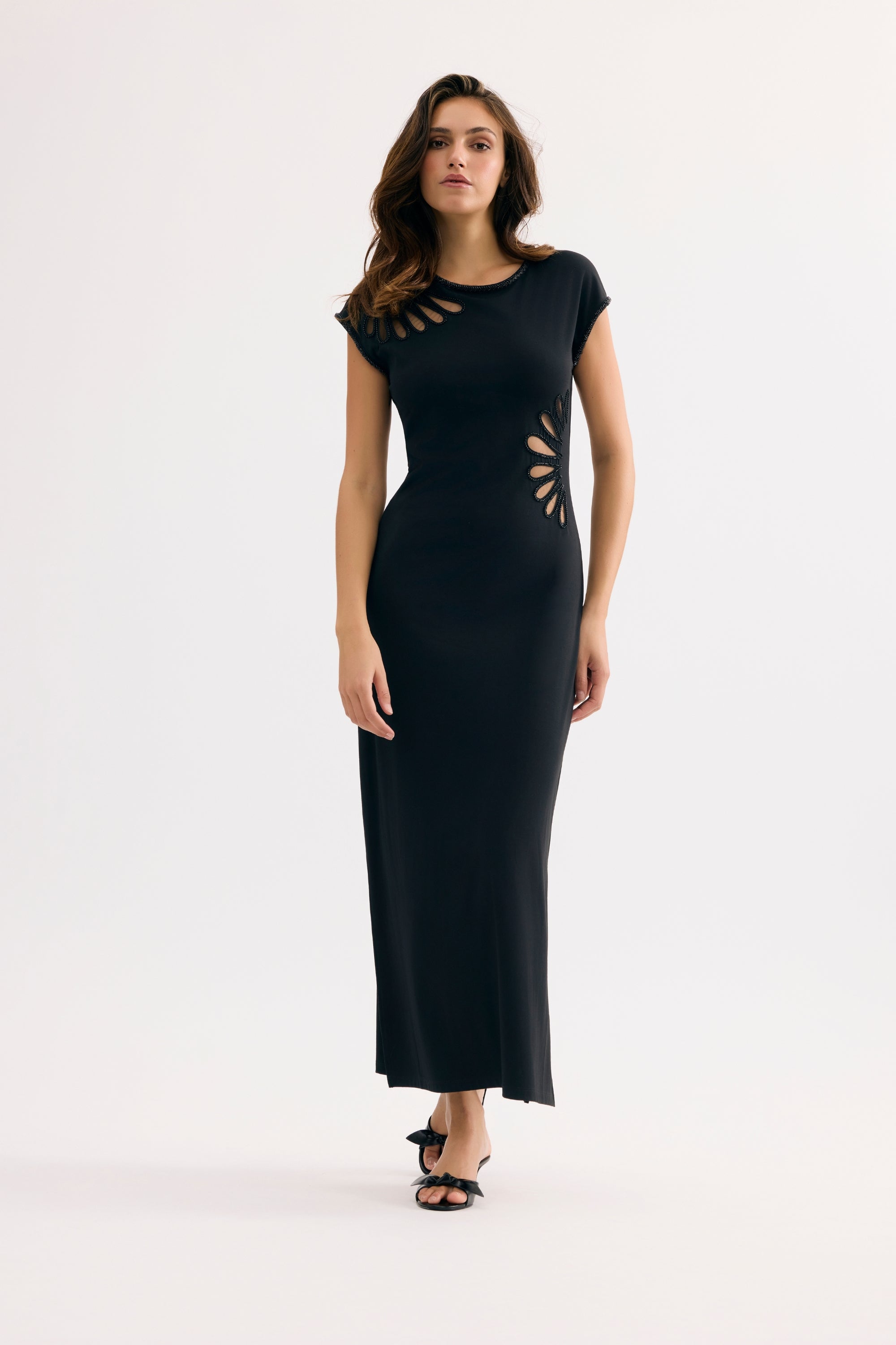 Robe longue noire détails ajourés