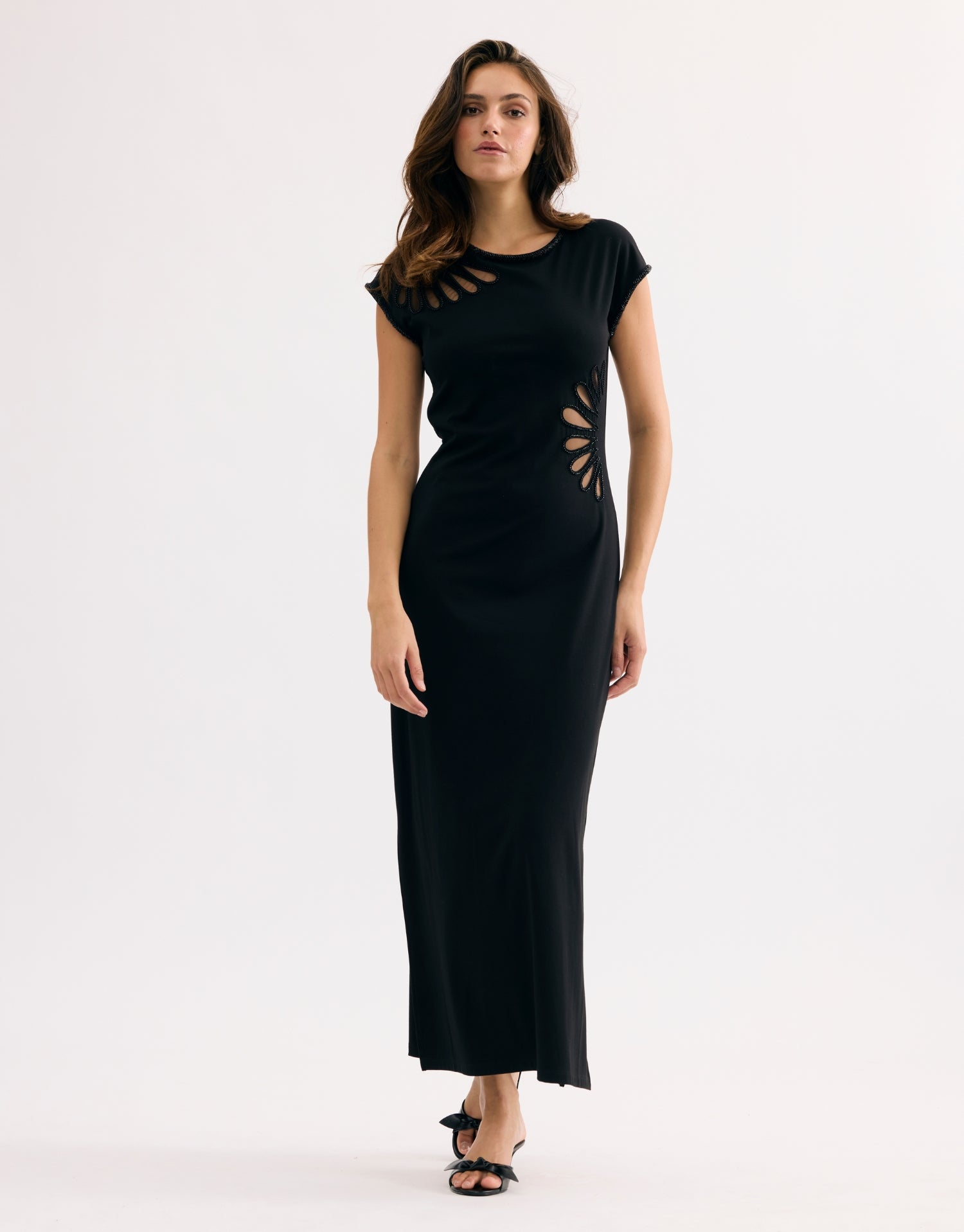 Robe longue noire détails ajourés