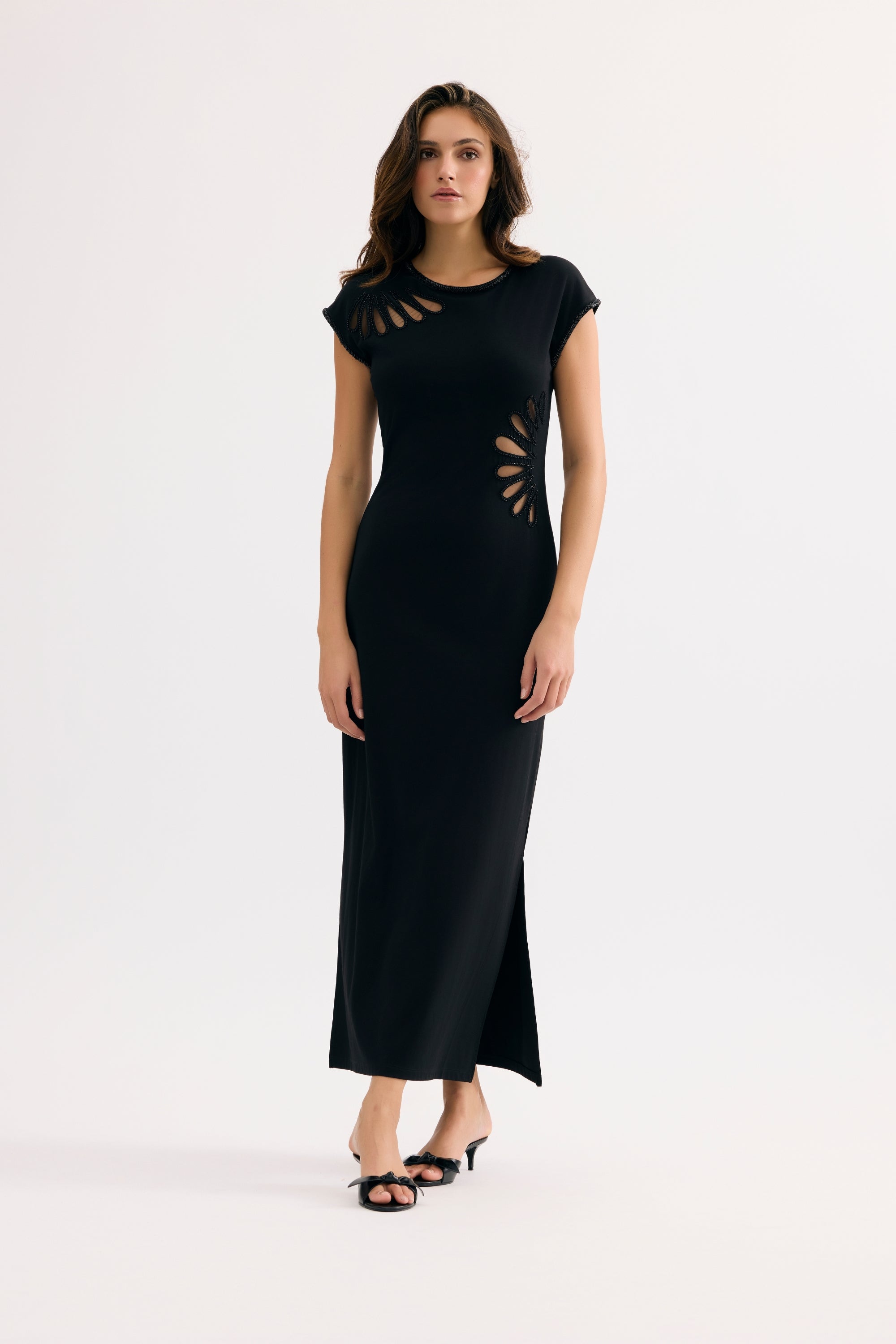 Robe longue noire détails ajourés