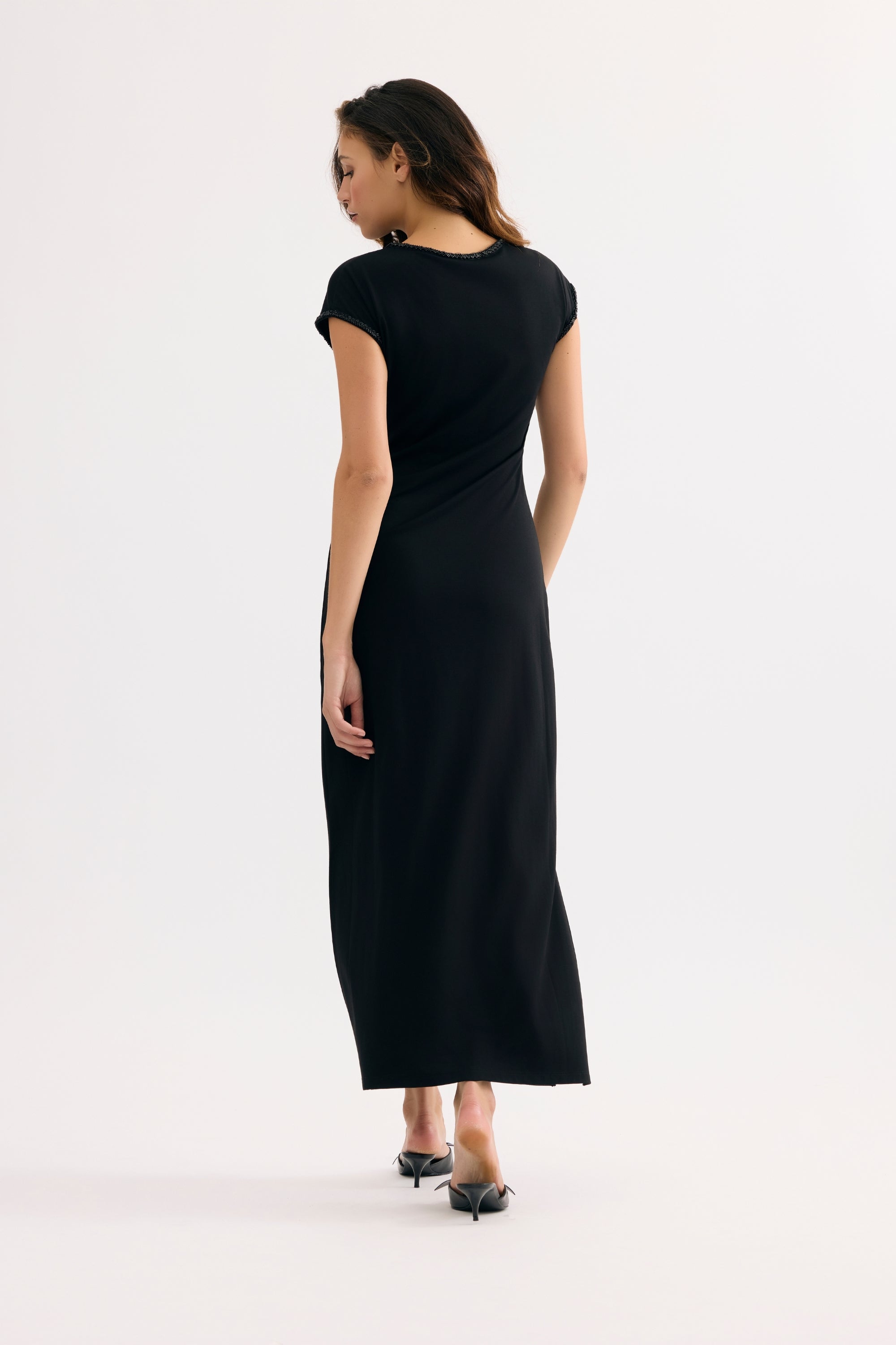 Robe longue noire détails ajourés
