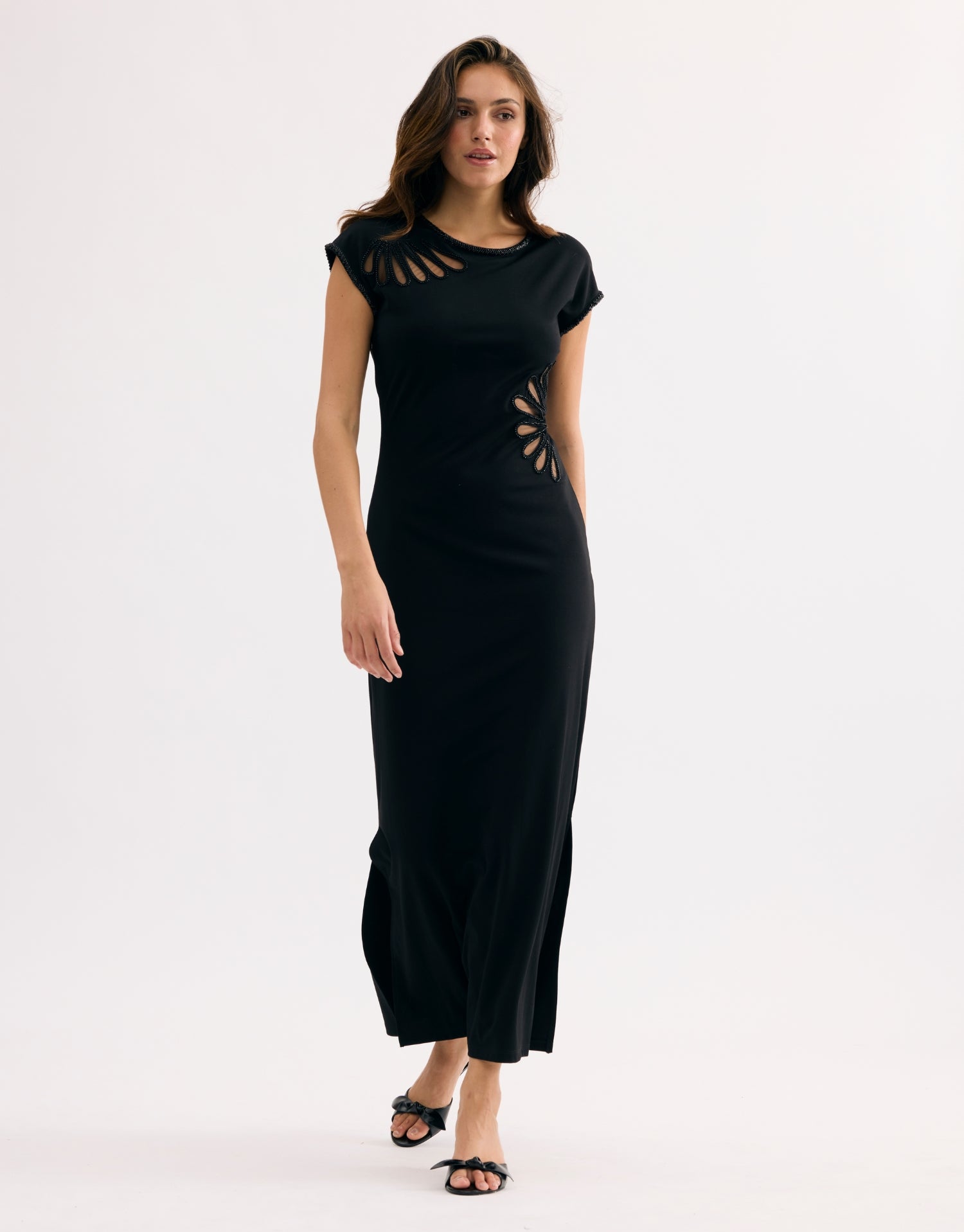Robe longue noire détails ajourés
