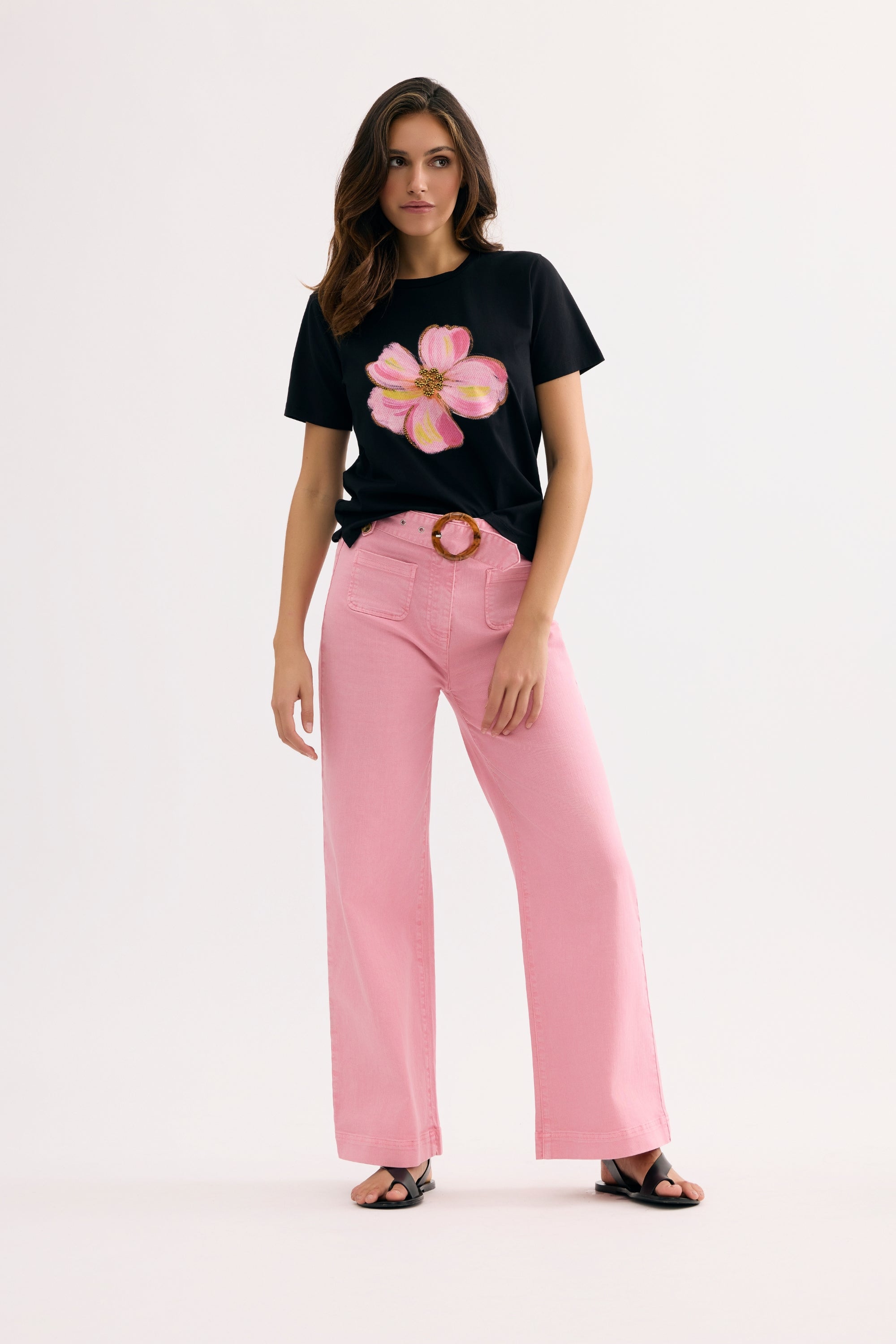 T-shirt noir à fleur rose brodée