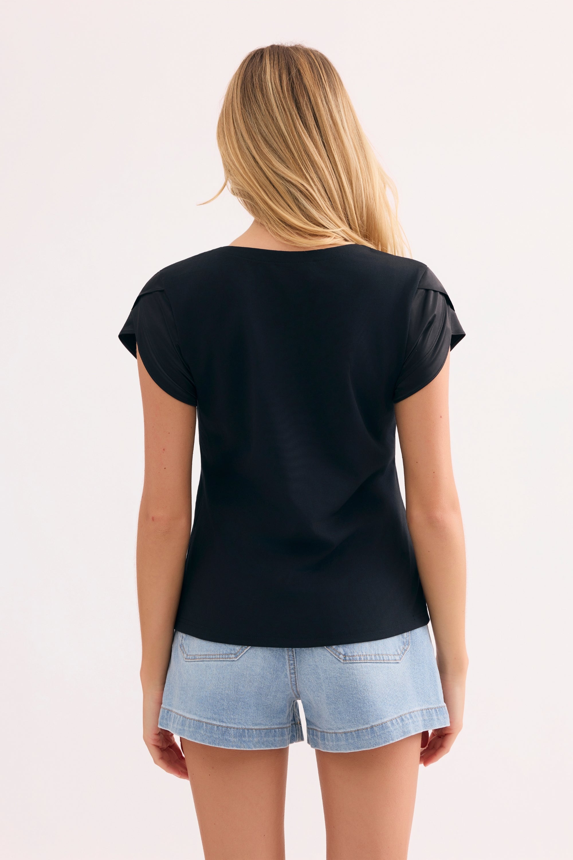 T-shirt col ajouré élégant noir