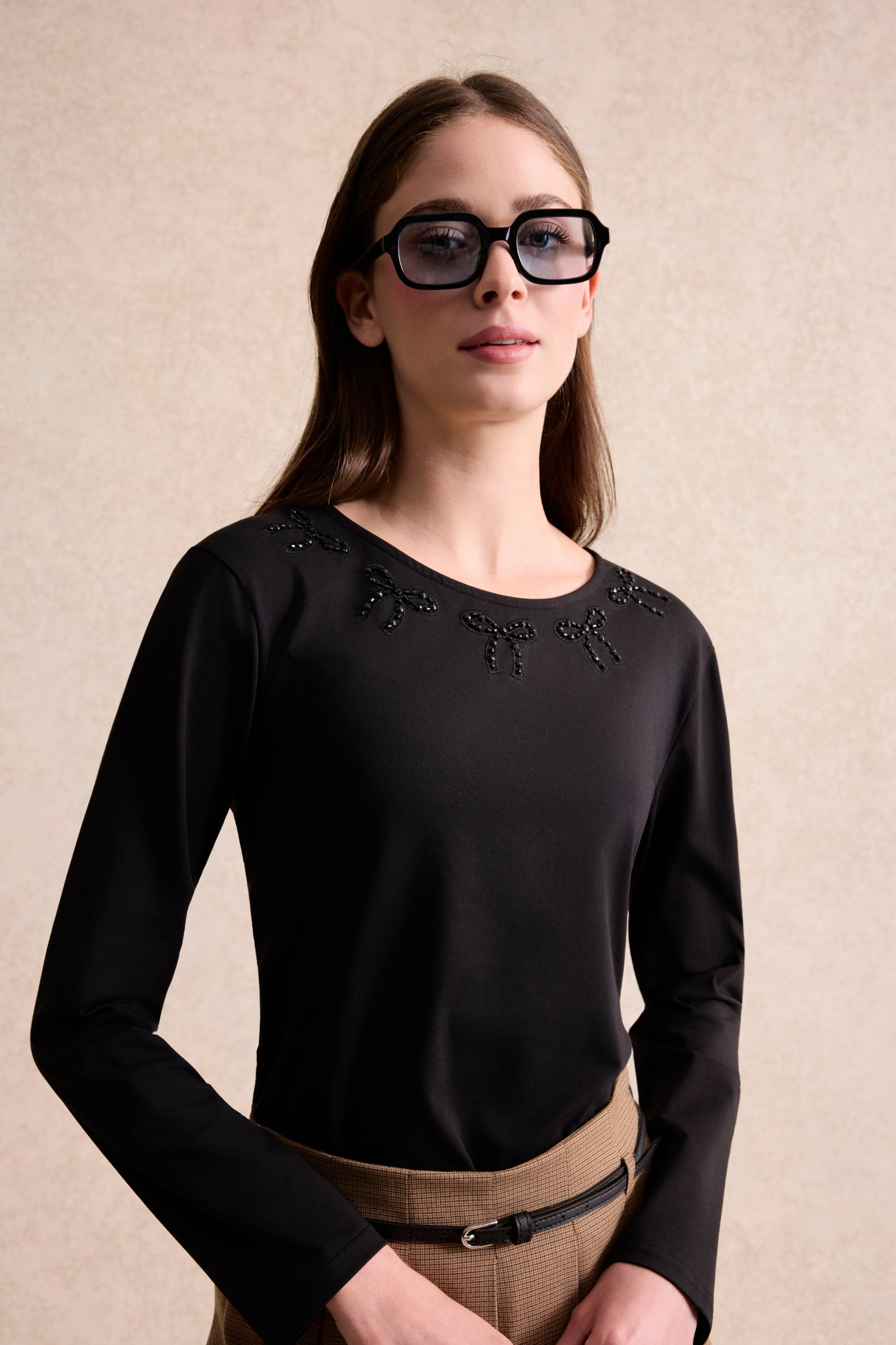 Top à nœuds bijoux noir