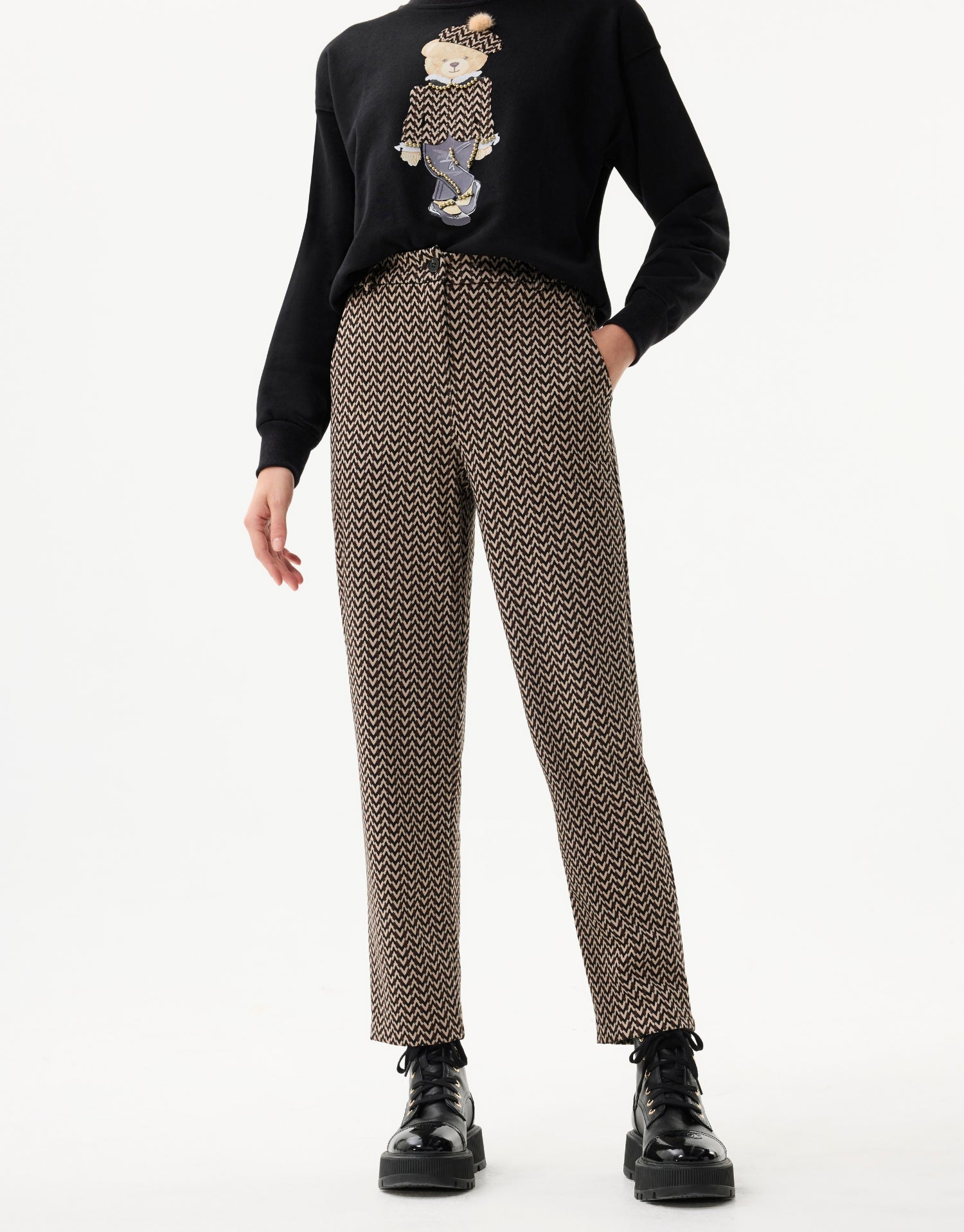 Pantalon motif chevrons
