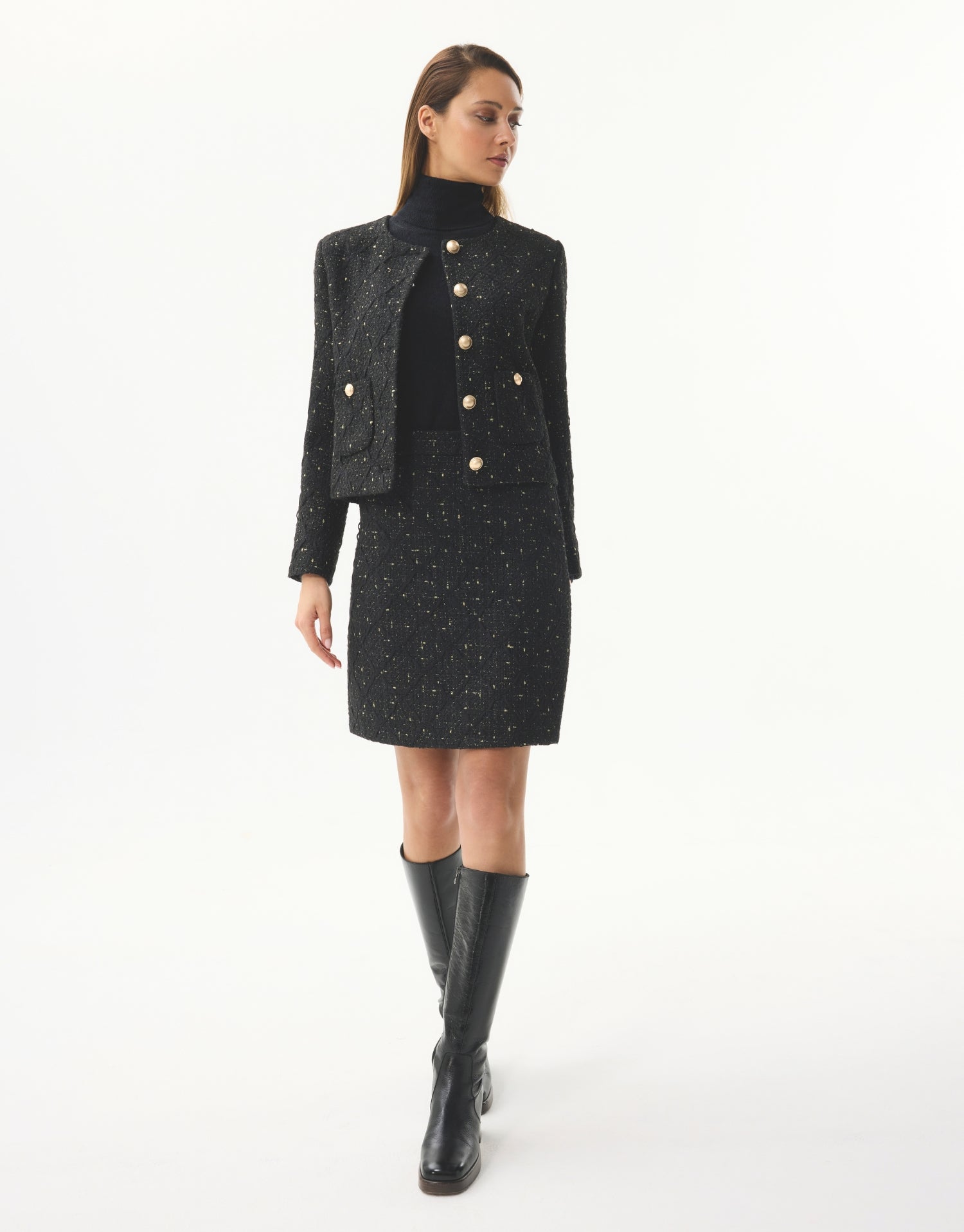 Veste courte structurée à boutons dorés
