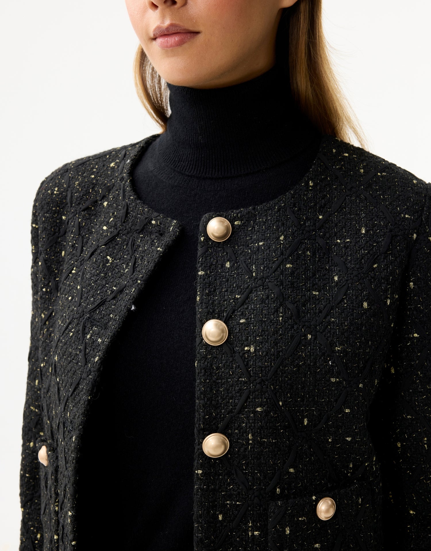 Veste courte structurée à boutons dorés