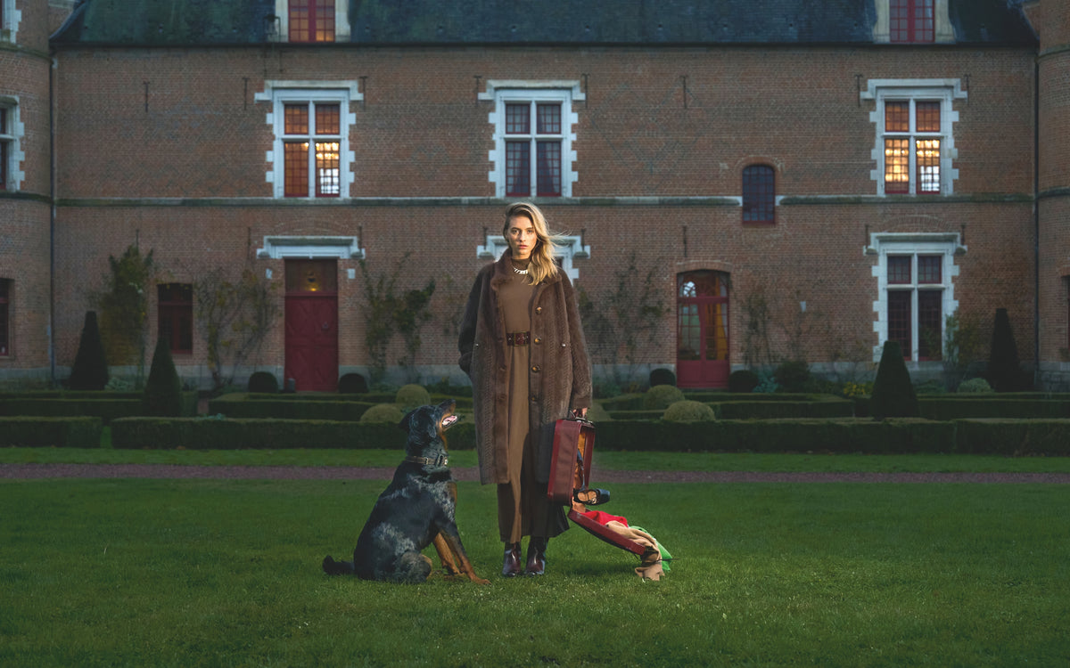 Manteau en fausse fourrure marron long