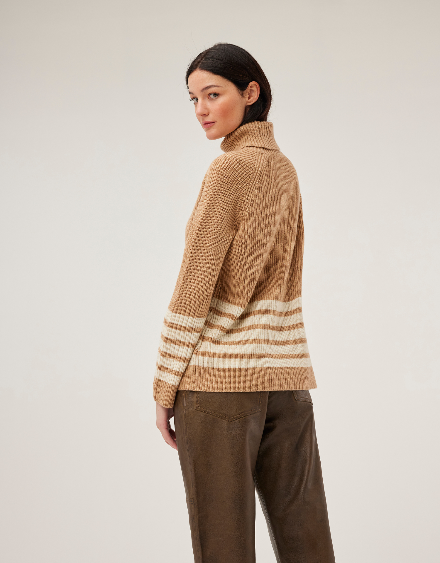 pull-georgina-ecu-beige-3