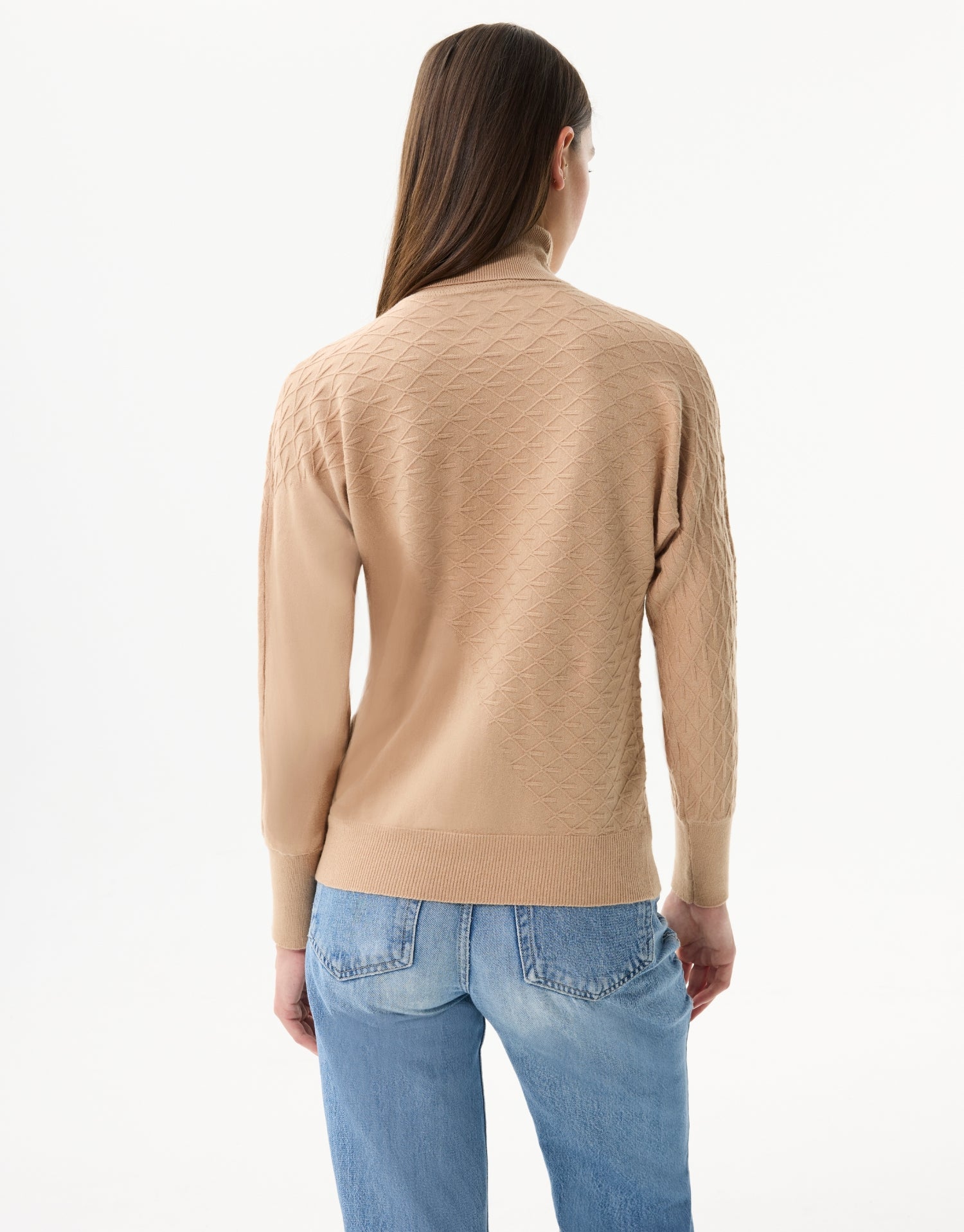 Pull col roulé en maille beige