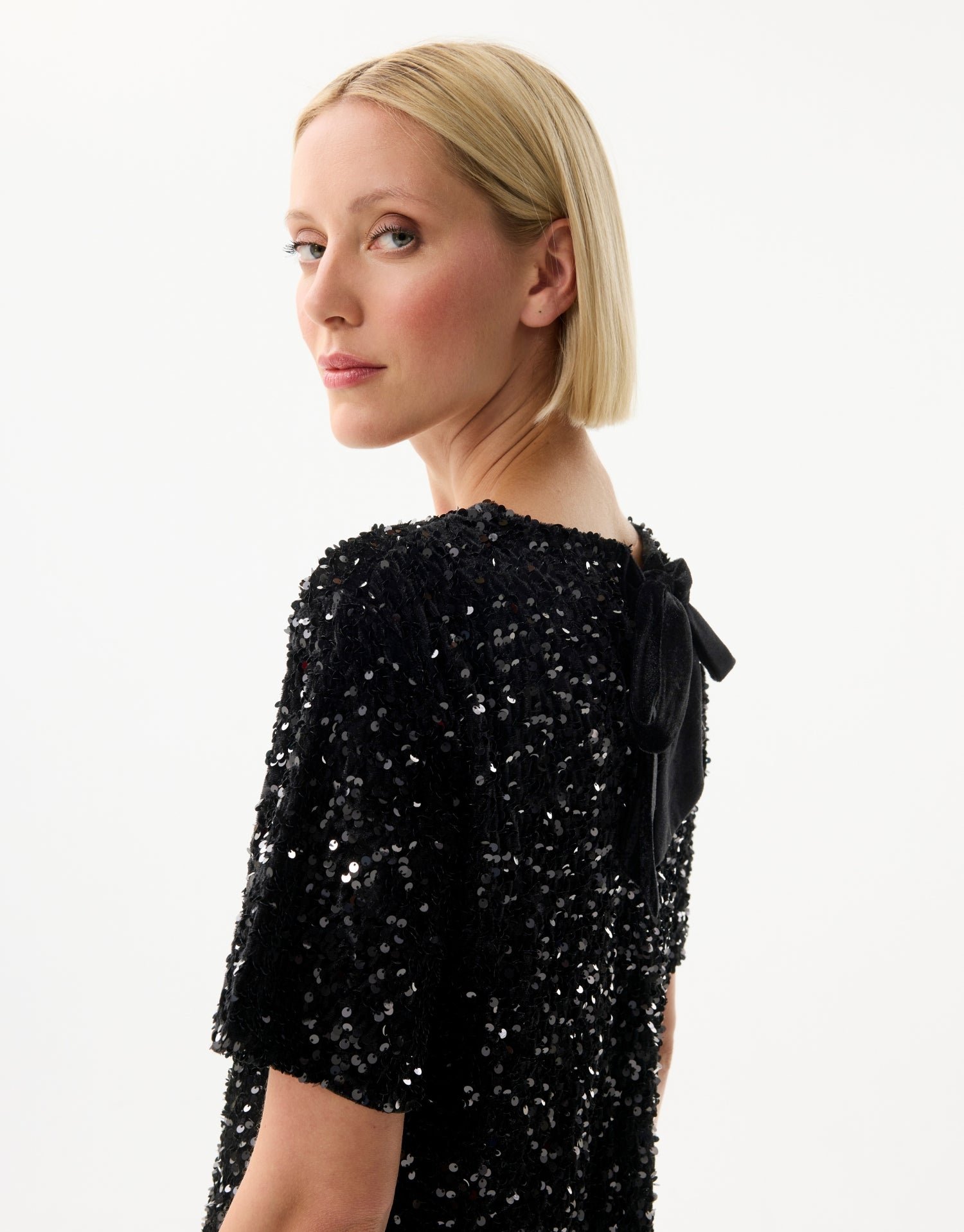 T-shirt noir à sequins noir