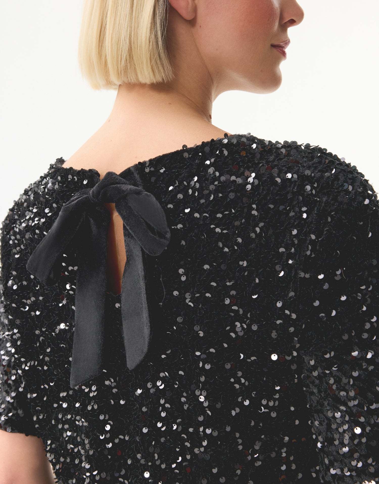 T-shirt noir à sequins noir