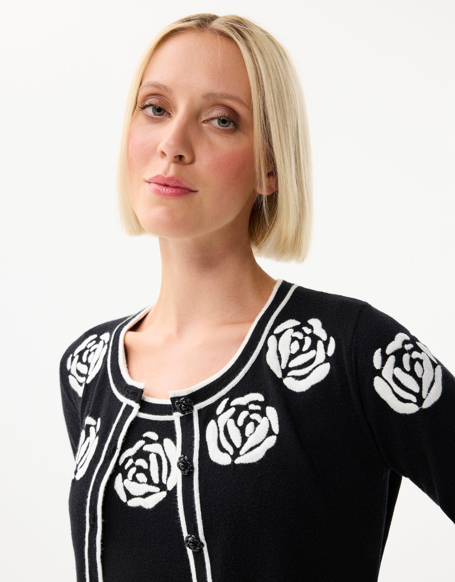 Twin-set noir à motifs roses noir