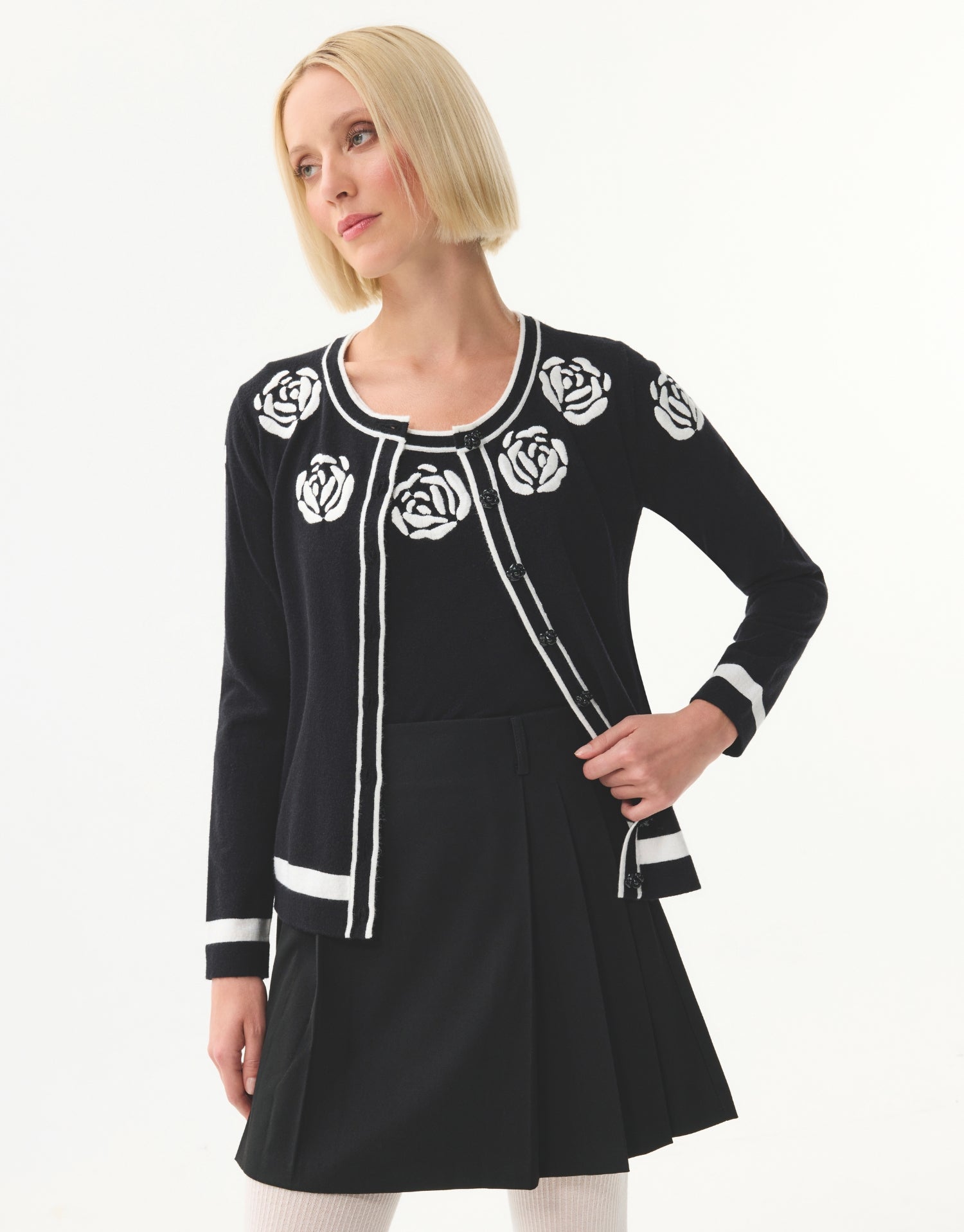 Twin-set noir à motifs roses noir