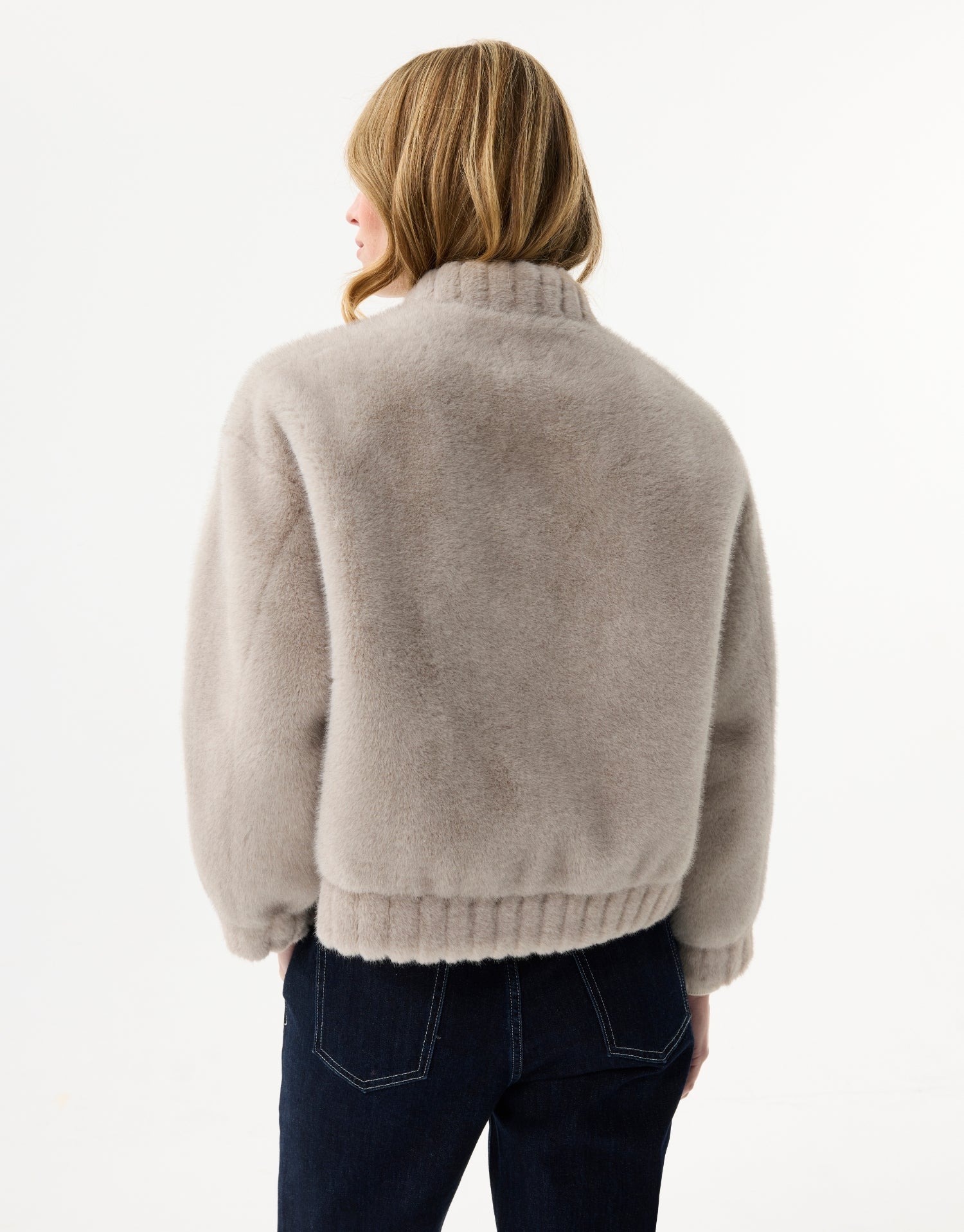 Veste courte en fausse fourrure grise